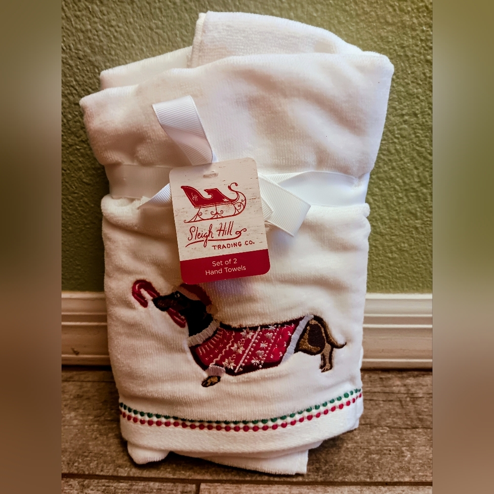Sleigh Hill Trading Co. White Embroidered Dachshund Hand Towels (Set of 2)